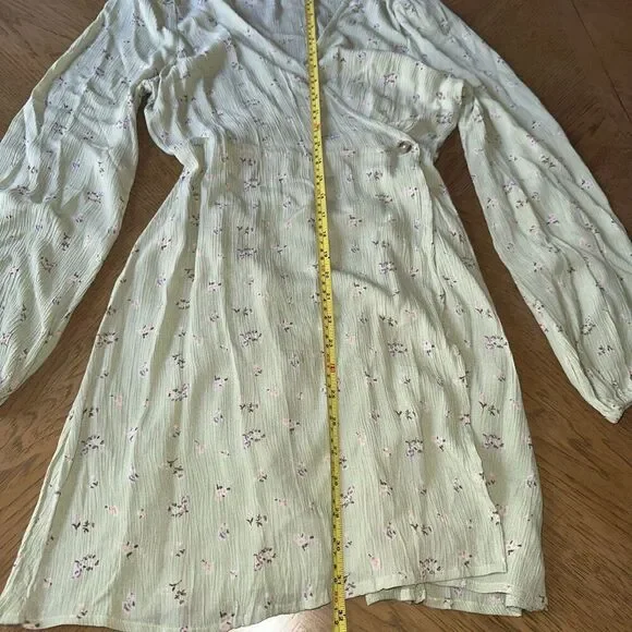 Billabong Dress Women’s/ Teen XS Wrap light Green Micro Florals V Neck Casual - Picture 7 of 8